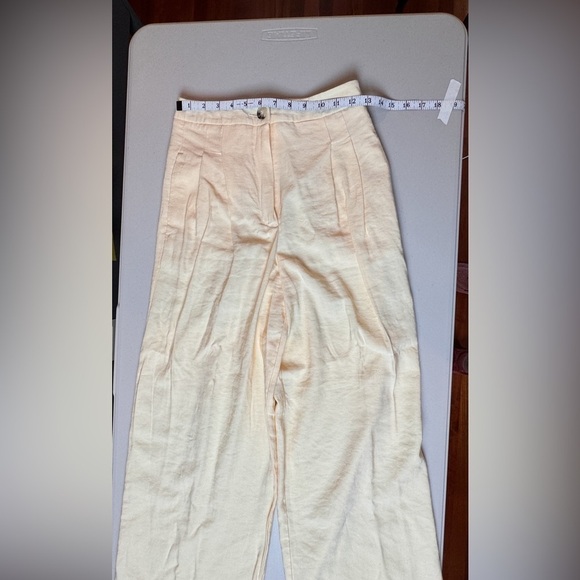 Top Shop yellow pleated slacks - Picture 5 of 9